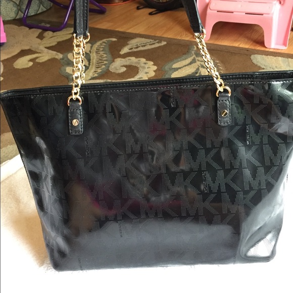 Michael Kors Handbags - Authentic Michael kors purse